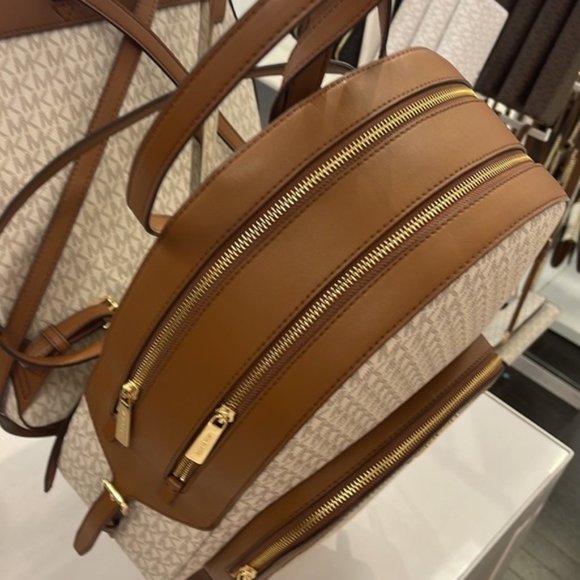 Michael Kors Jaycee Large Zip Pocket Backpack Vanilla - Picture 5 of 16